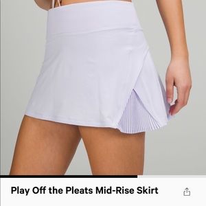 Lululemon Off the pleats mid rise skirt size 8